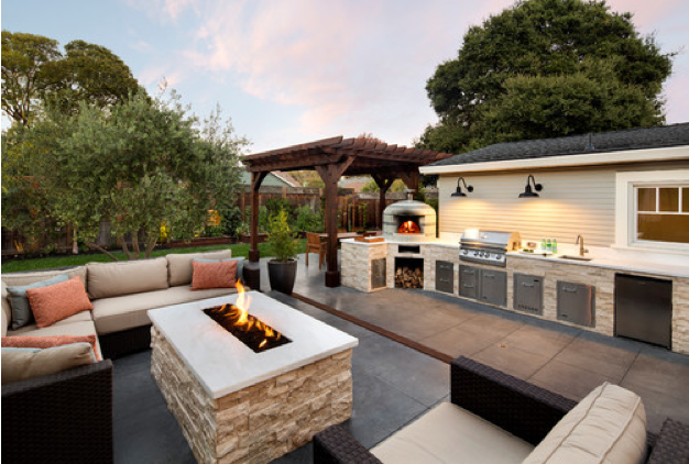What Homeowners Want in Their Outdoor Kitchens